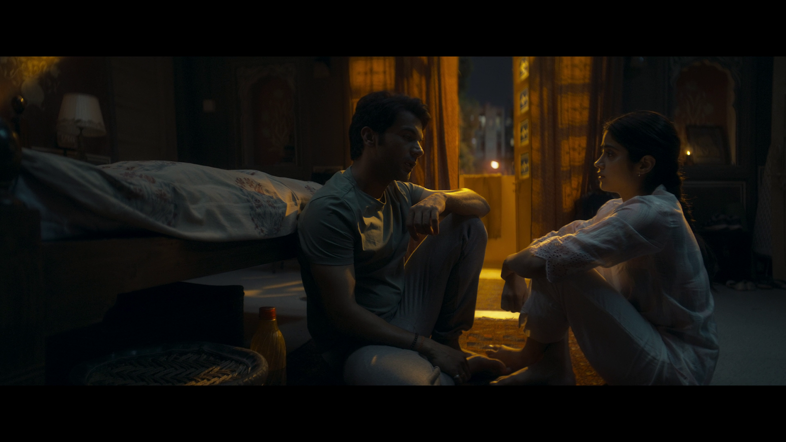 Mr. & Mrs. Mahi (2024) Hindi DDP5.1 Netflix WEB-DL Screenshot