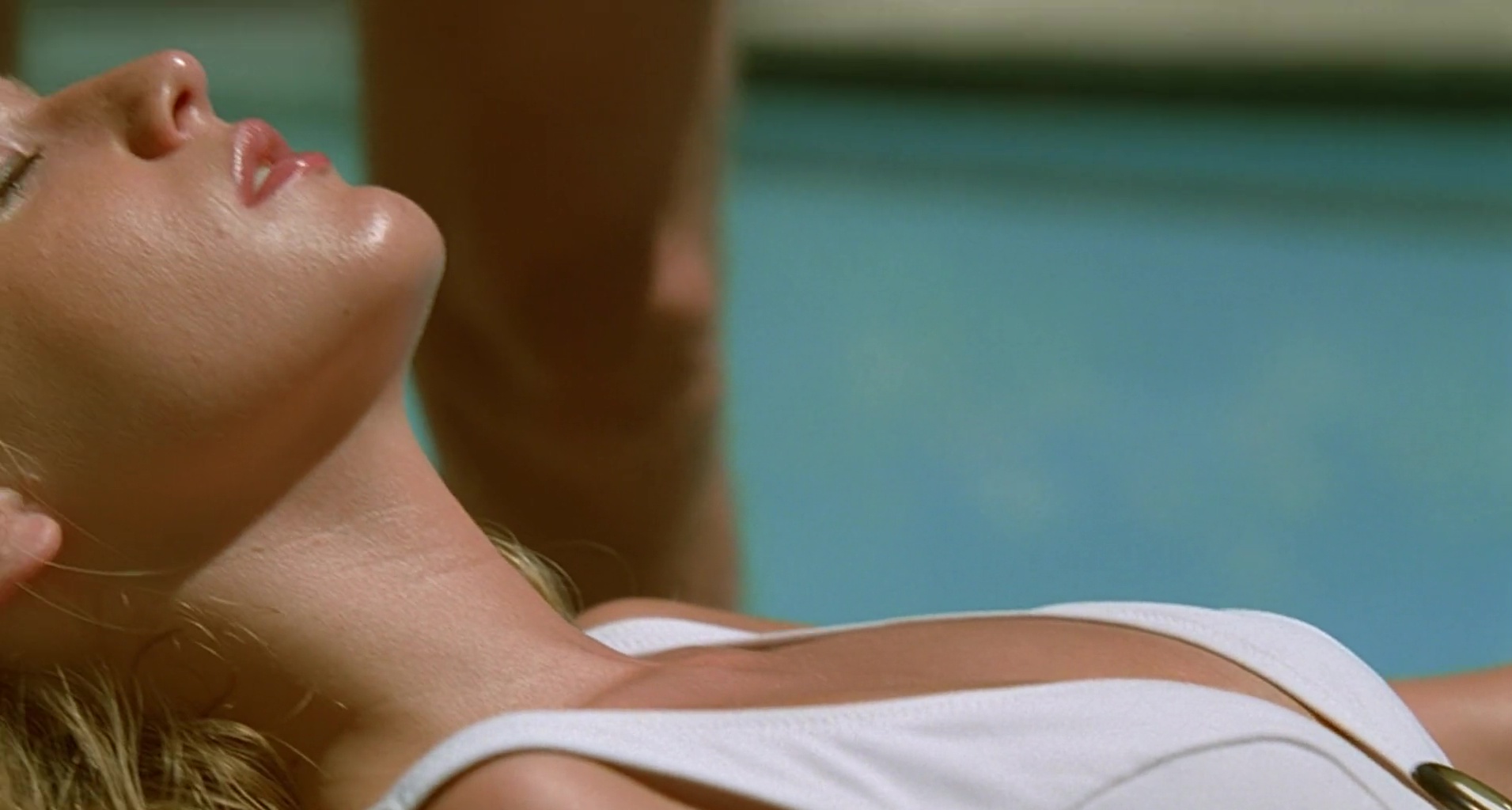 Swimming Pool (2003) BluRay Dual Audio [Hindi ORG. + English] Full Movie 480p | 720p | 1080p Screenshot