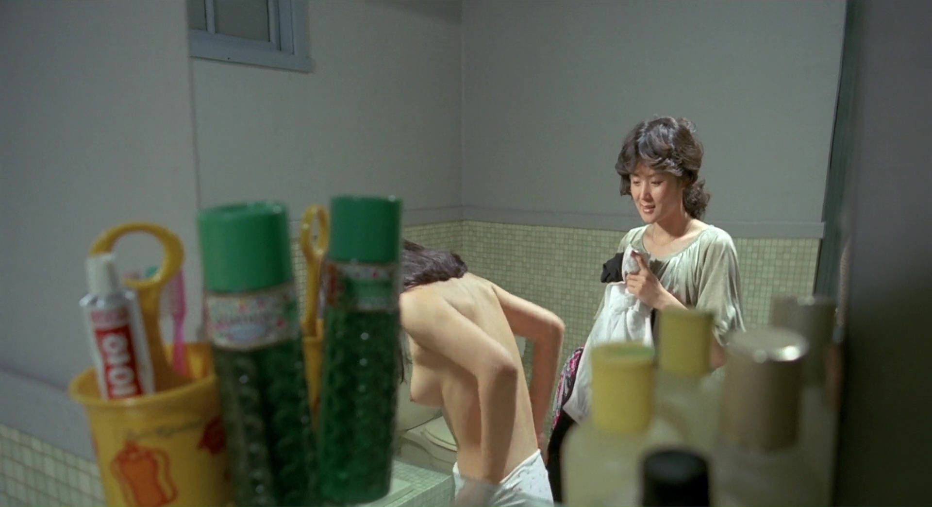 Suddenly in the Dark (1981) Blu-Ray Dual Audio {Hindi-Korean} 480p | 720p | 1080p Screenshot