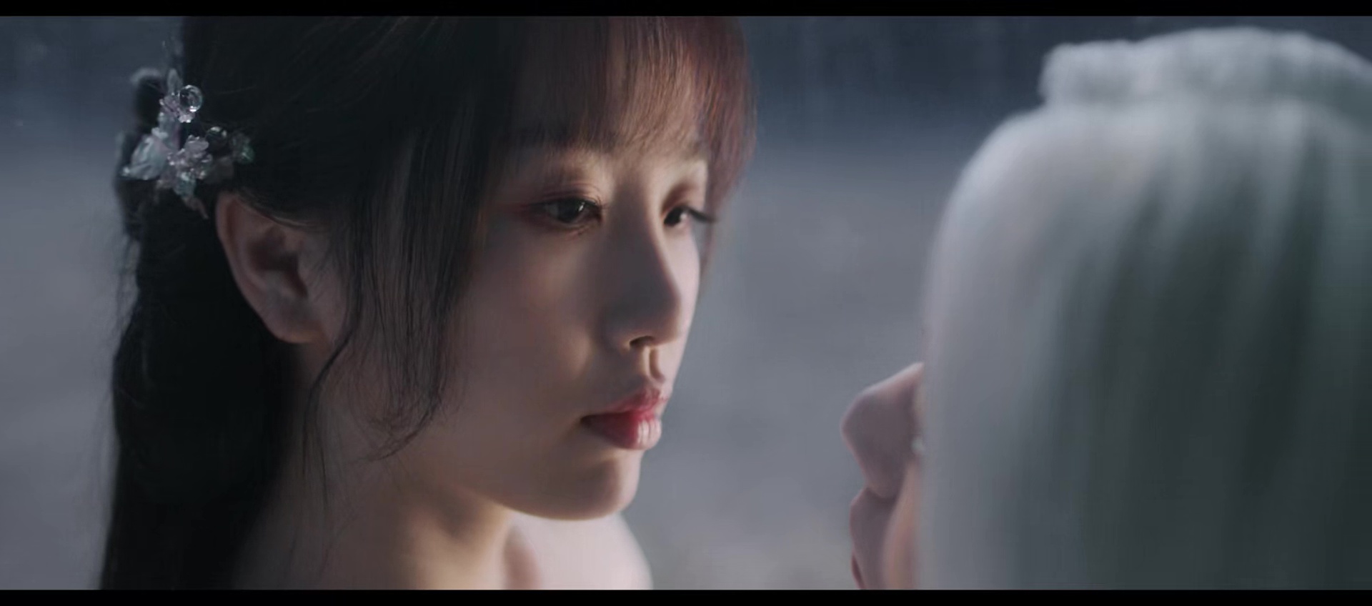 Love Between Fairy and Devil (2022) Season 1 [Hindi ORG. Dubbed] Complete C-Drama WEB Series 720p | 1080p WEB-DL Screenshot