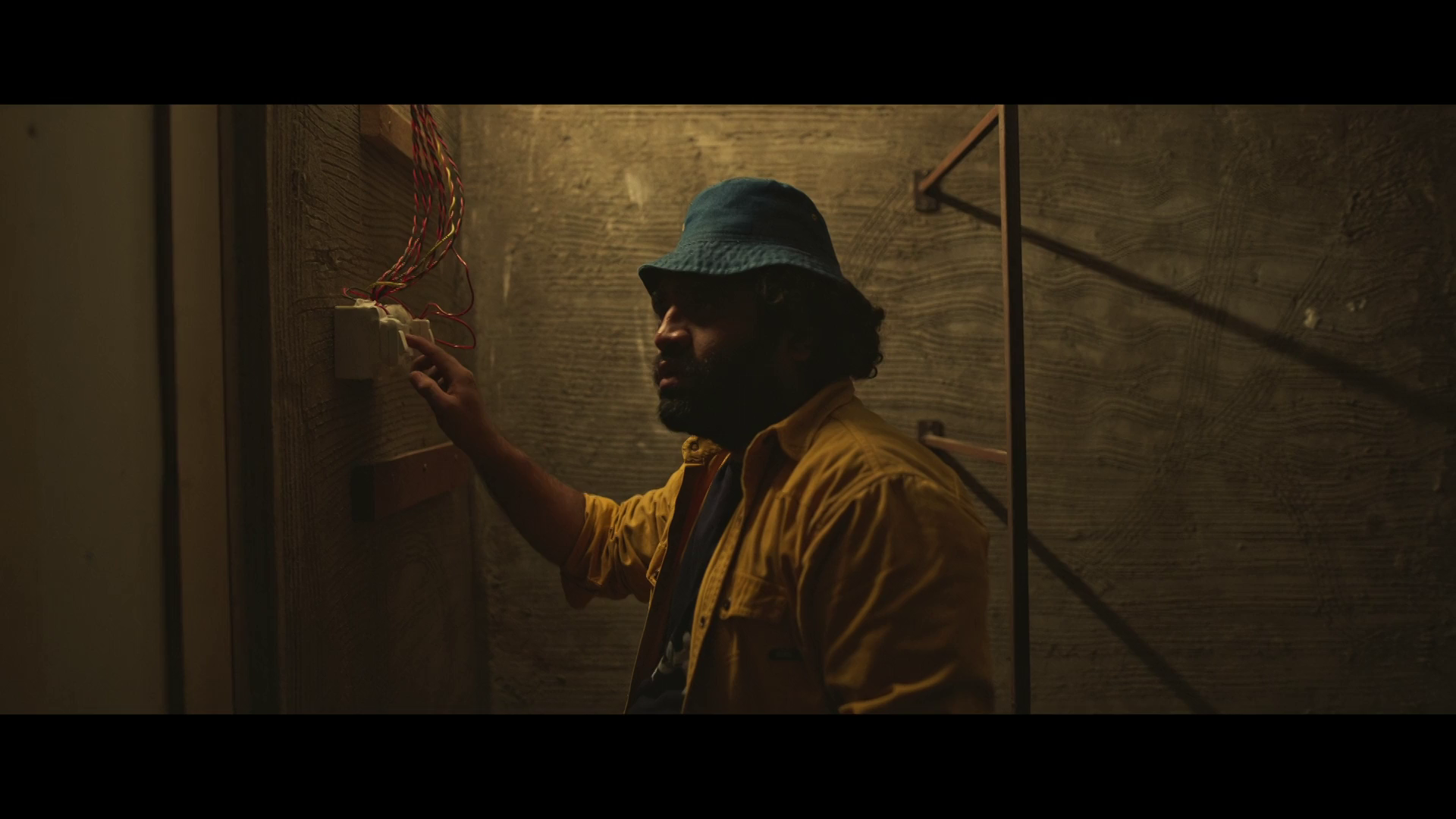 Karkhanu (2024) WEB-DL {Gujarati DD2.0} Full Movie Screenshot